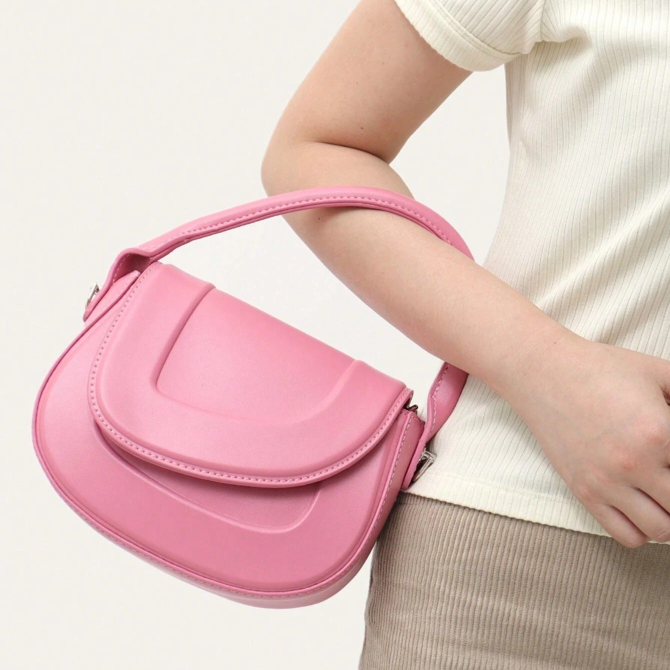 Raisa – Stylish Minimalist Designer Saddle Bags