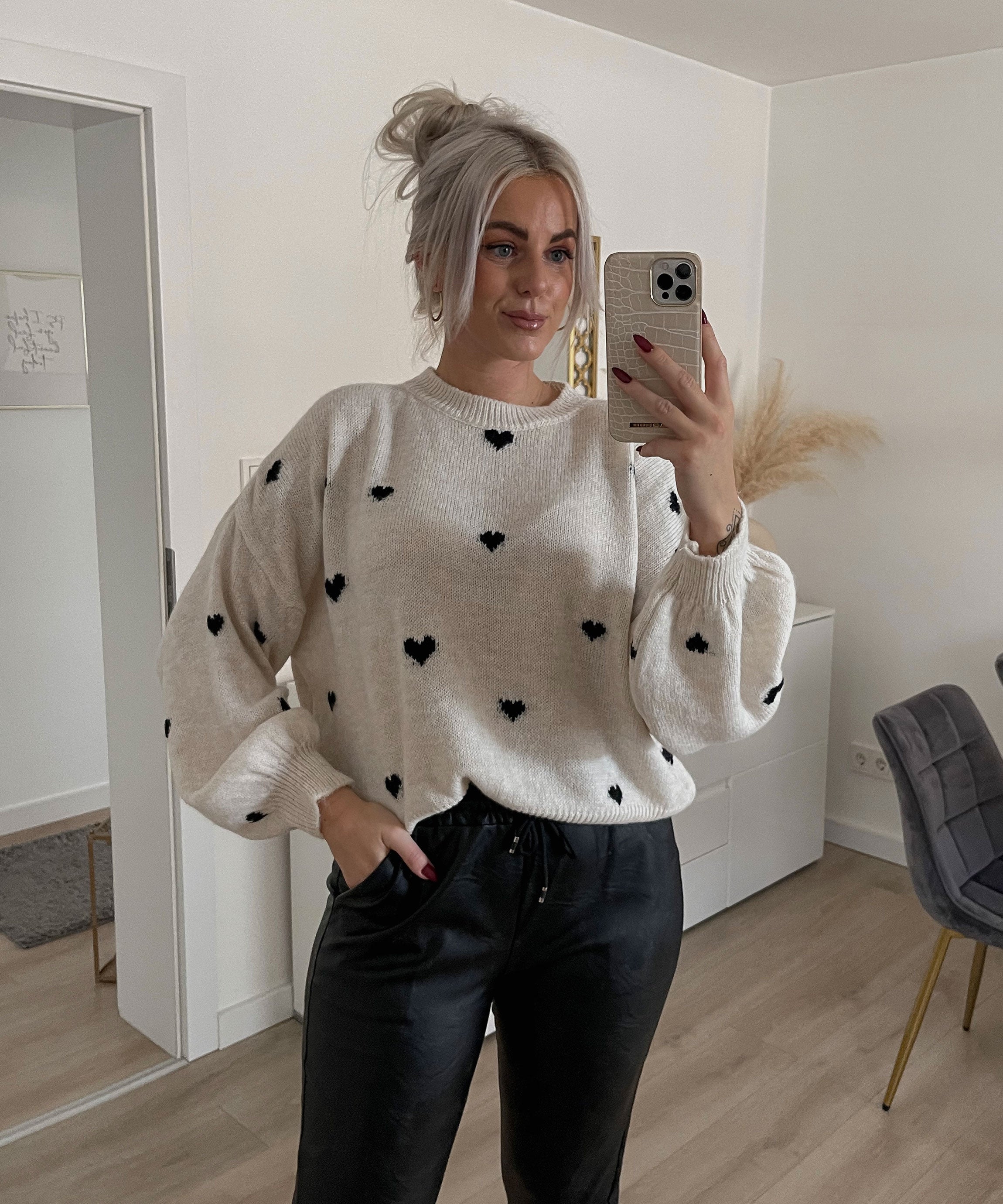 Lila - Oversized Jumper in Cream and Black