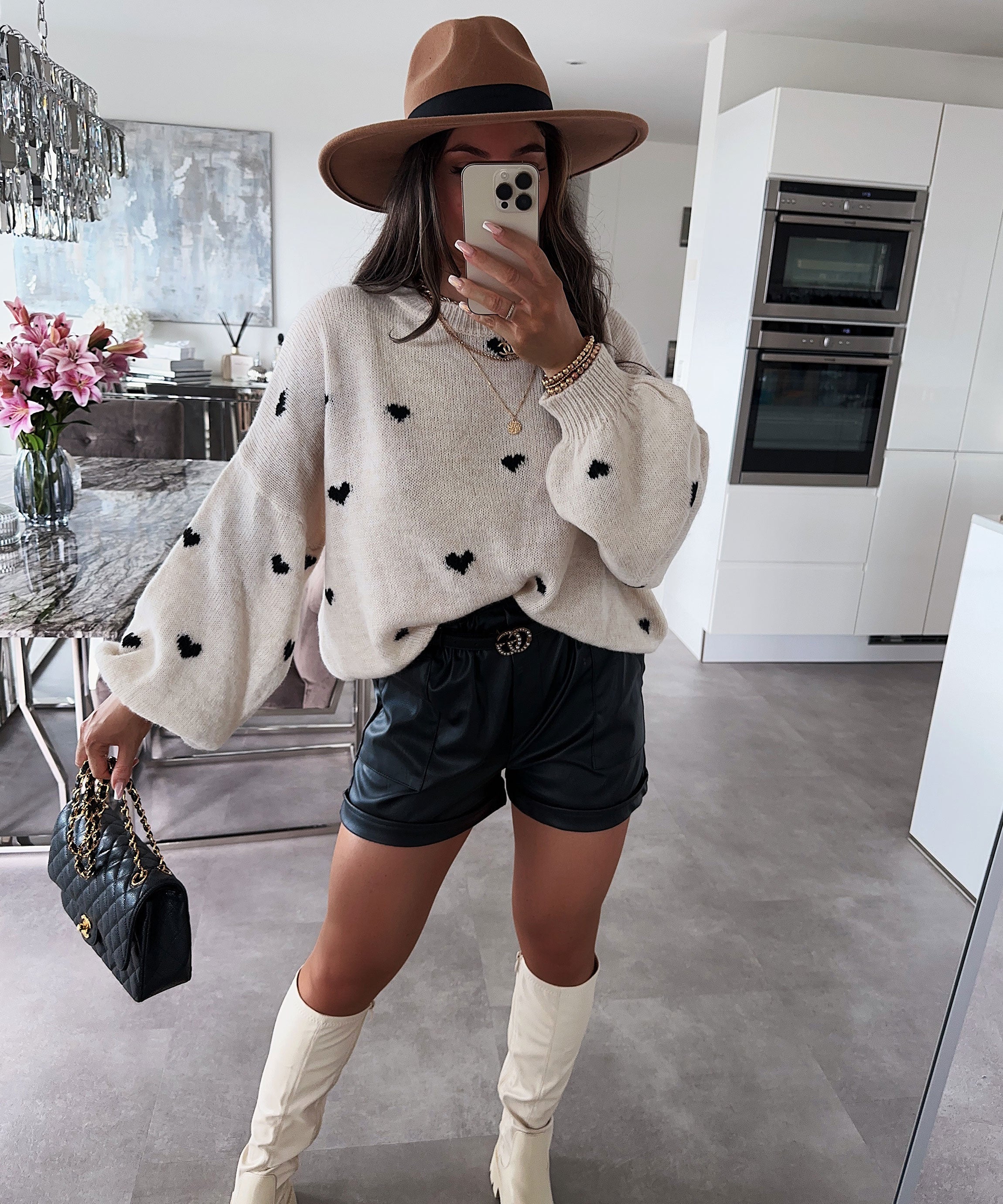 Lila - Oversized Jumper in Cream and Black